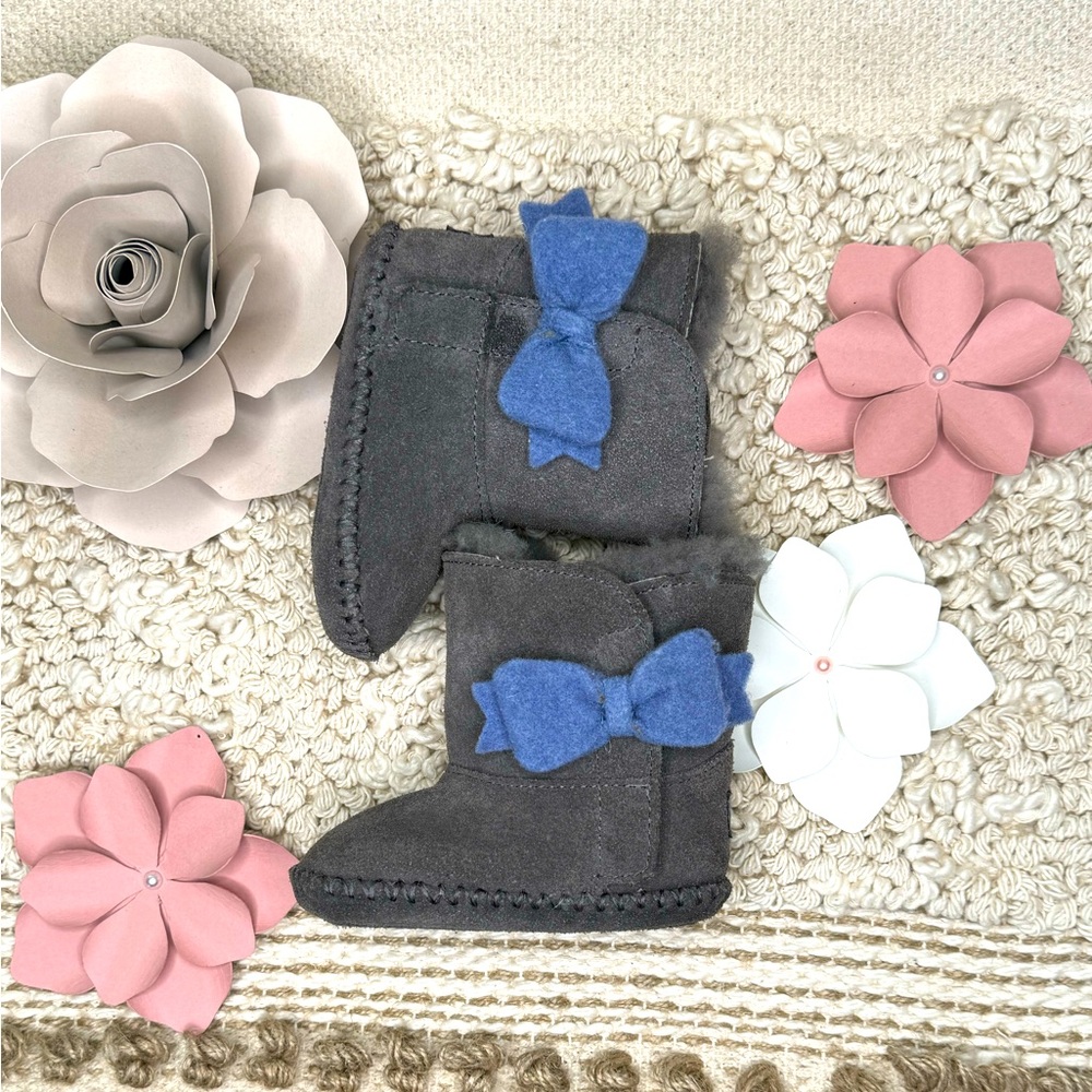 Ugg Cassie Bow Boots Size 2/3